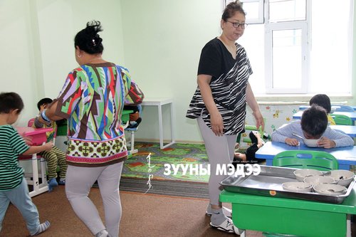 Фото: Анүүлэнгийн аз жаргалтай хүүхдүүд